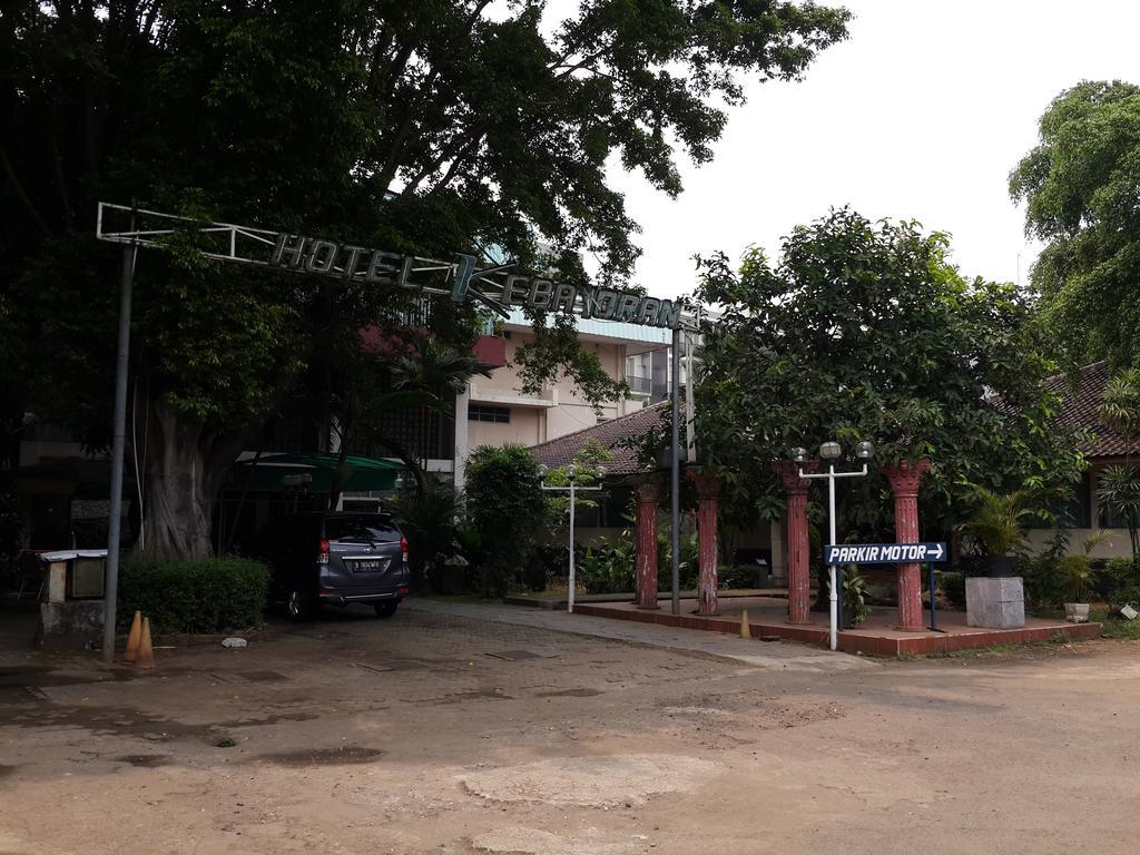 Reddoorz Plus Near Kebayoran Baru Blok S Giacarta Esterno foto