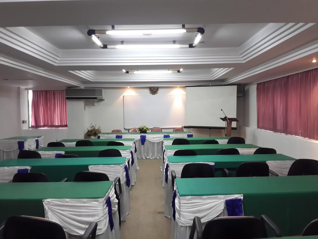 Reddoorz Plus Near Kebayoran Baru Blok S Giacarta Esterno foto