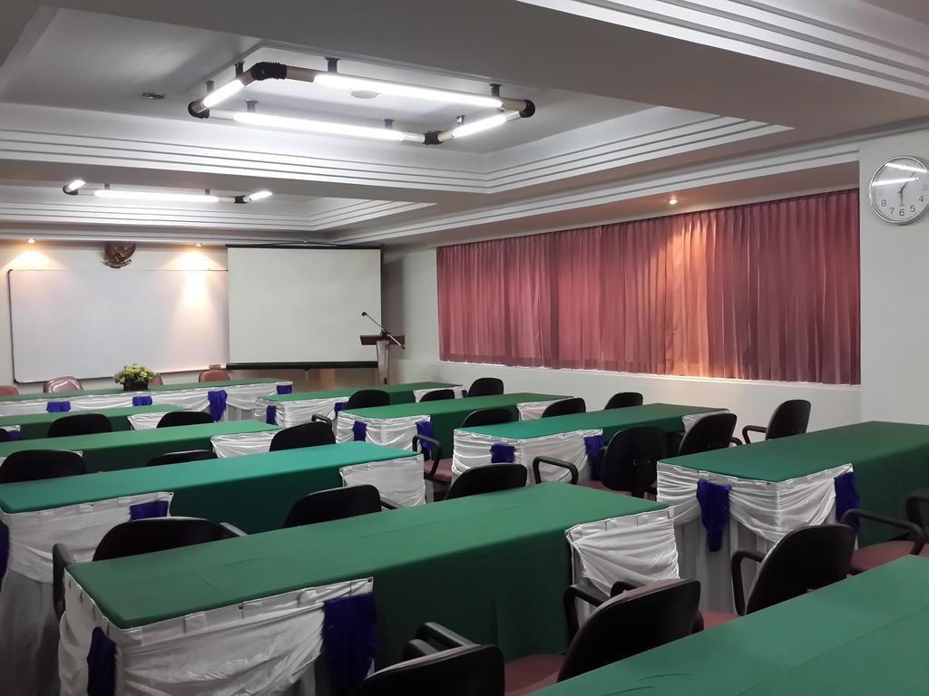 Reddoorz Plus Near Kebayoran Baru Blok S Giacarta Esterno foto