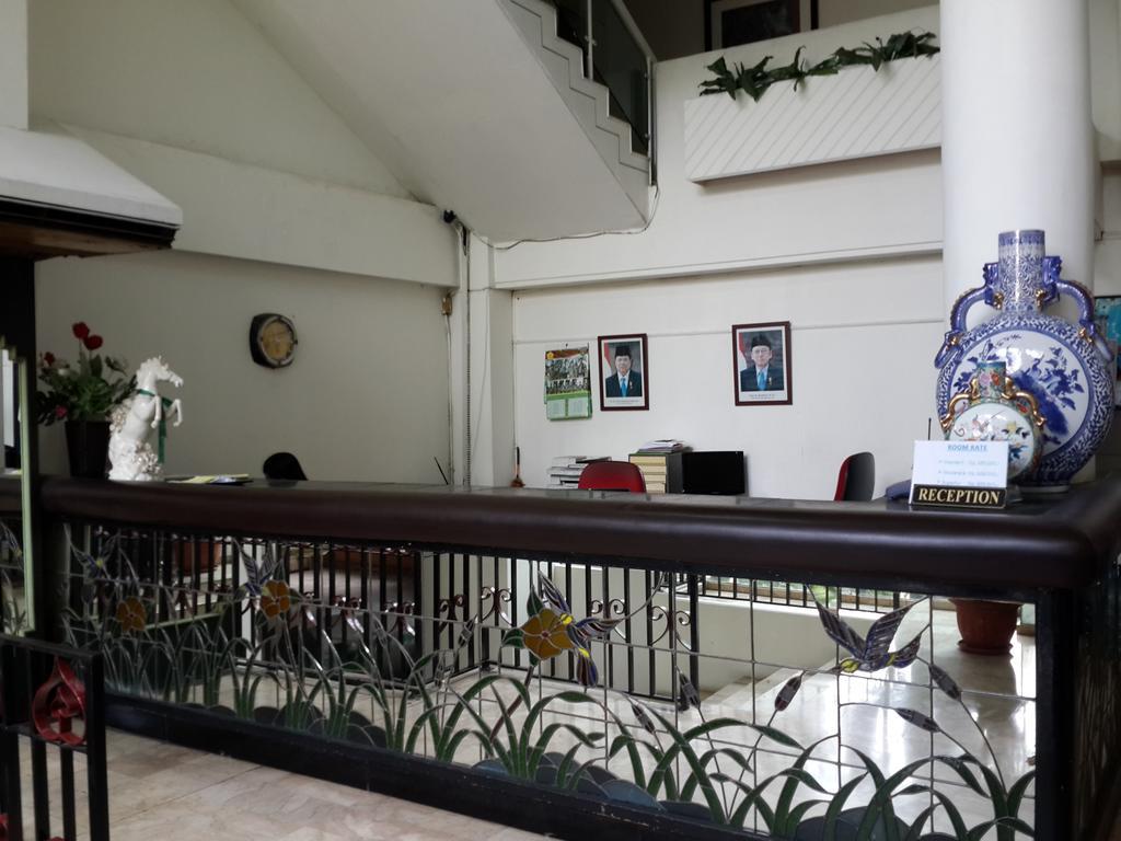 Reddoorz Plus Near Kebayoran Baru Blok S Giacarta Esterno foto