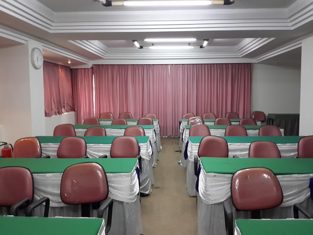 Reddoorz Plus Near Kebayoran Baru Blok S Giacarta Esterno foto