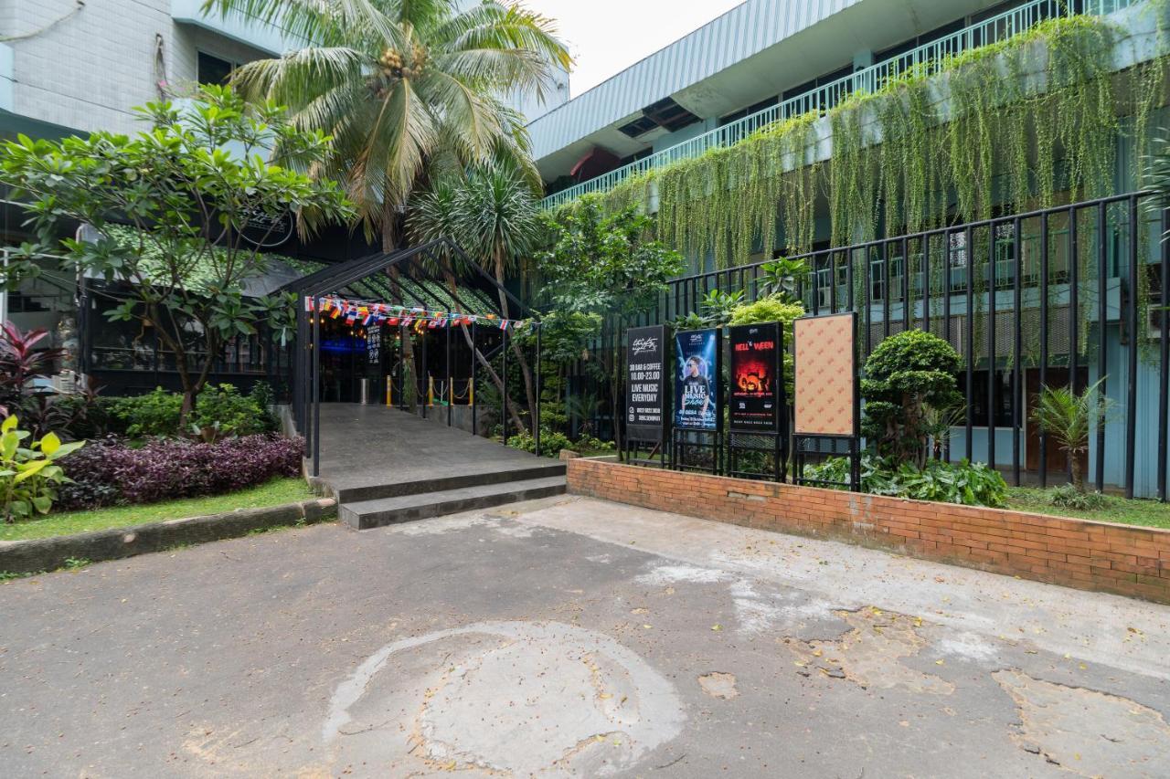 Reddoorz Plus Near Kebayoran Baru Blok S Giacarta Esterno foto