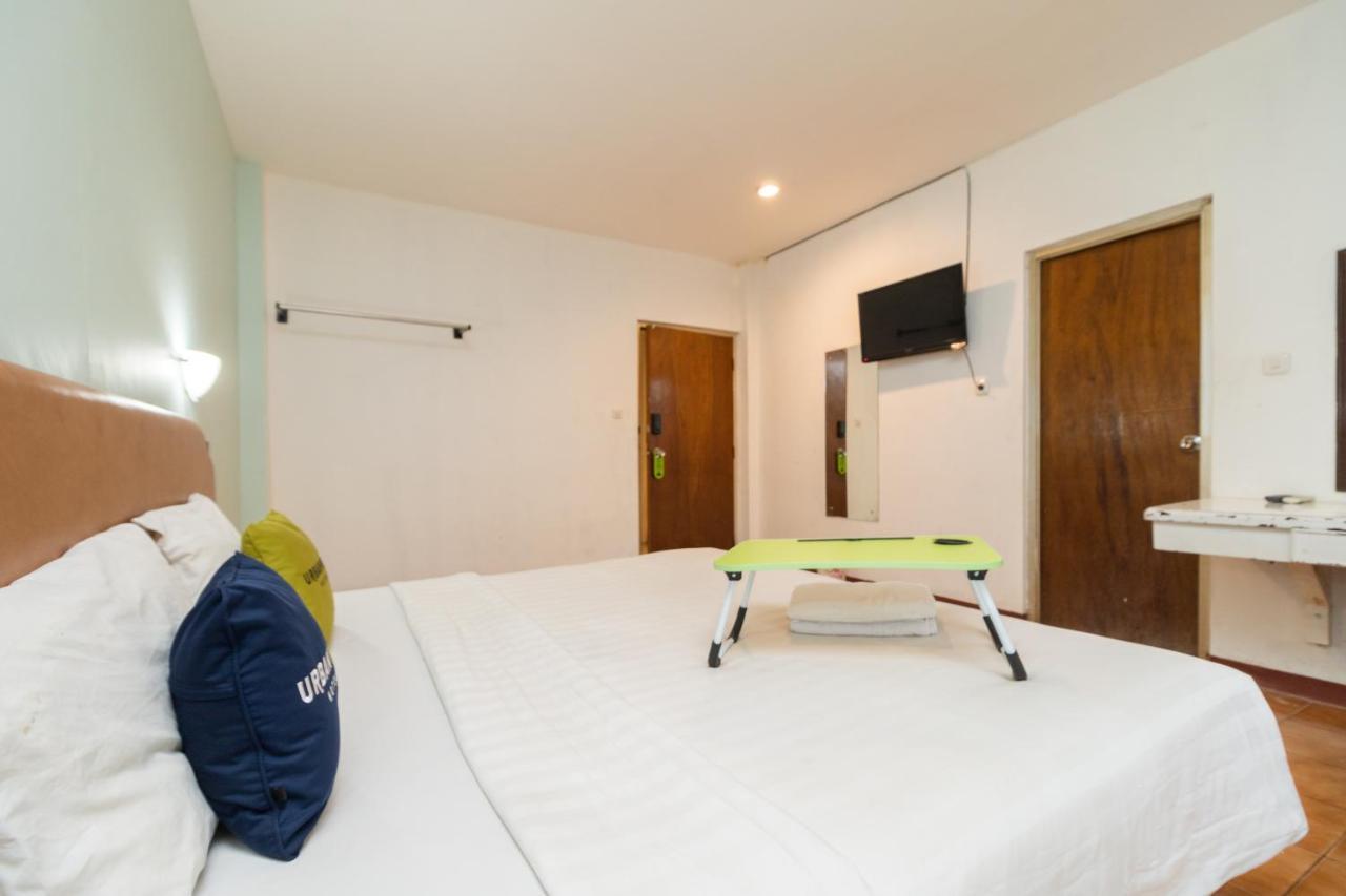 Reddoorz Plus Near Kebayoran Baru Blok S Giacarta Esterno foto