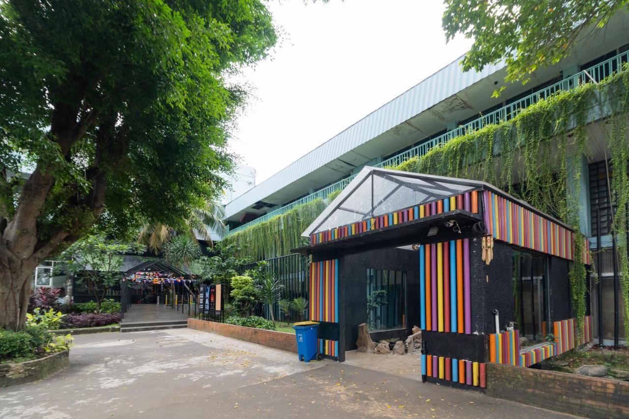 Reddoorz Plus Near Kebayoran Baru Blok S Giacarta Esterno foto
