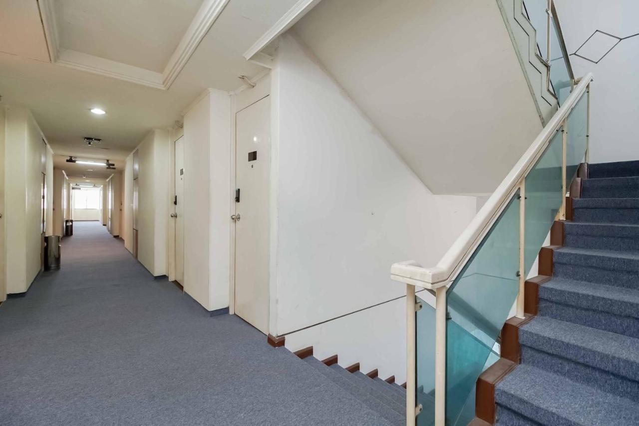 Reddoorz Plus Near Kebayoran Baru Blok S Giacarta Esterno foto