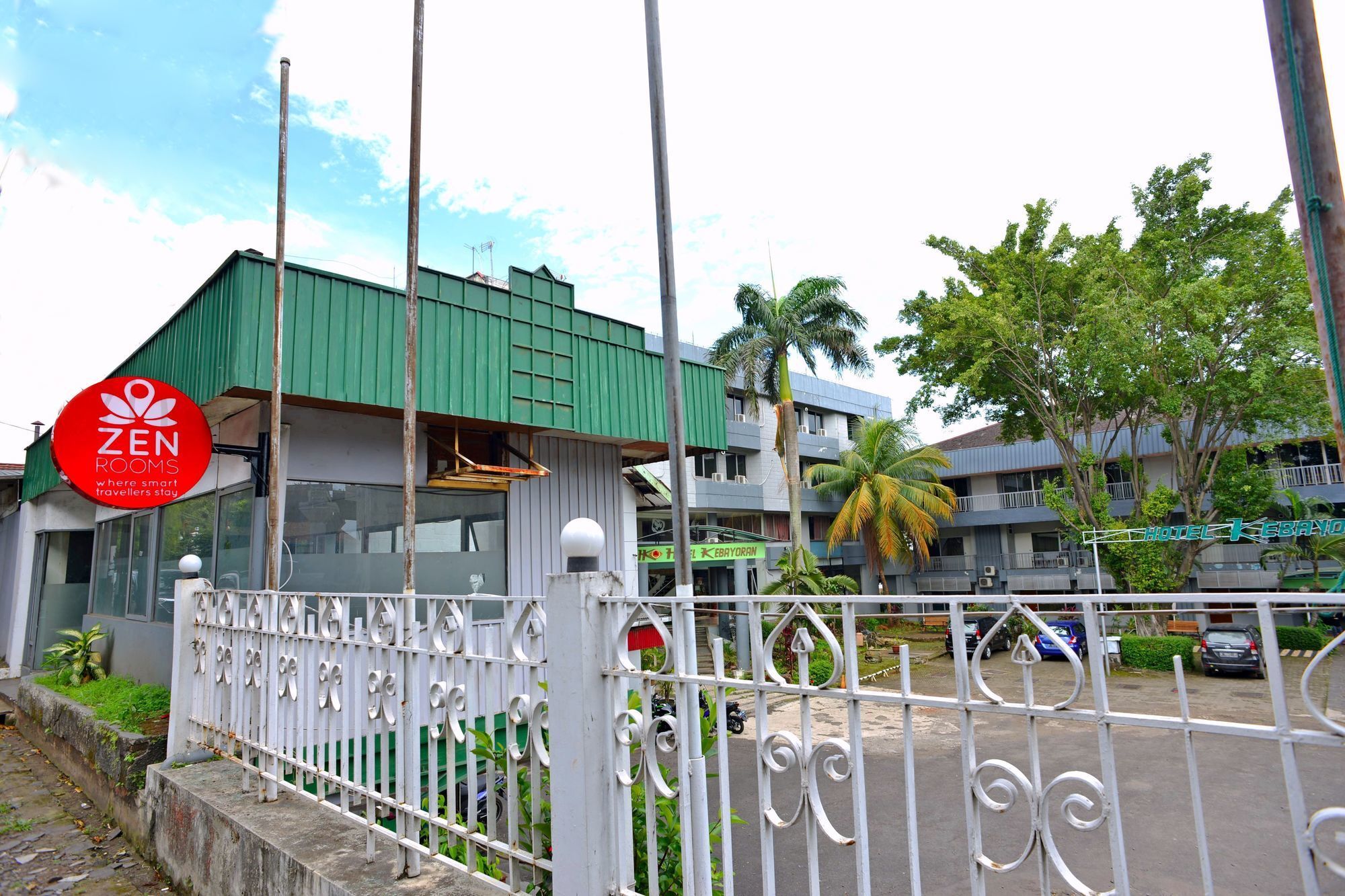 Reddoorz Plus Near Kebayoran Baru Blok S Giacarta Esterno foto